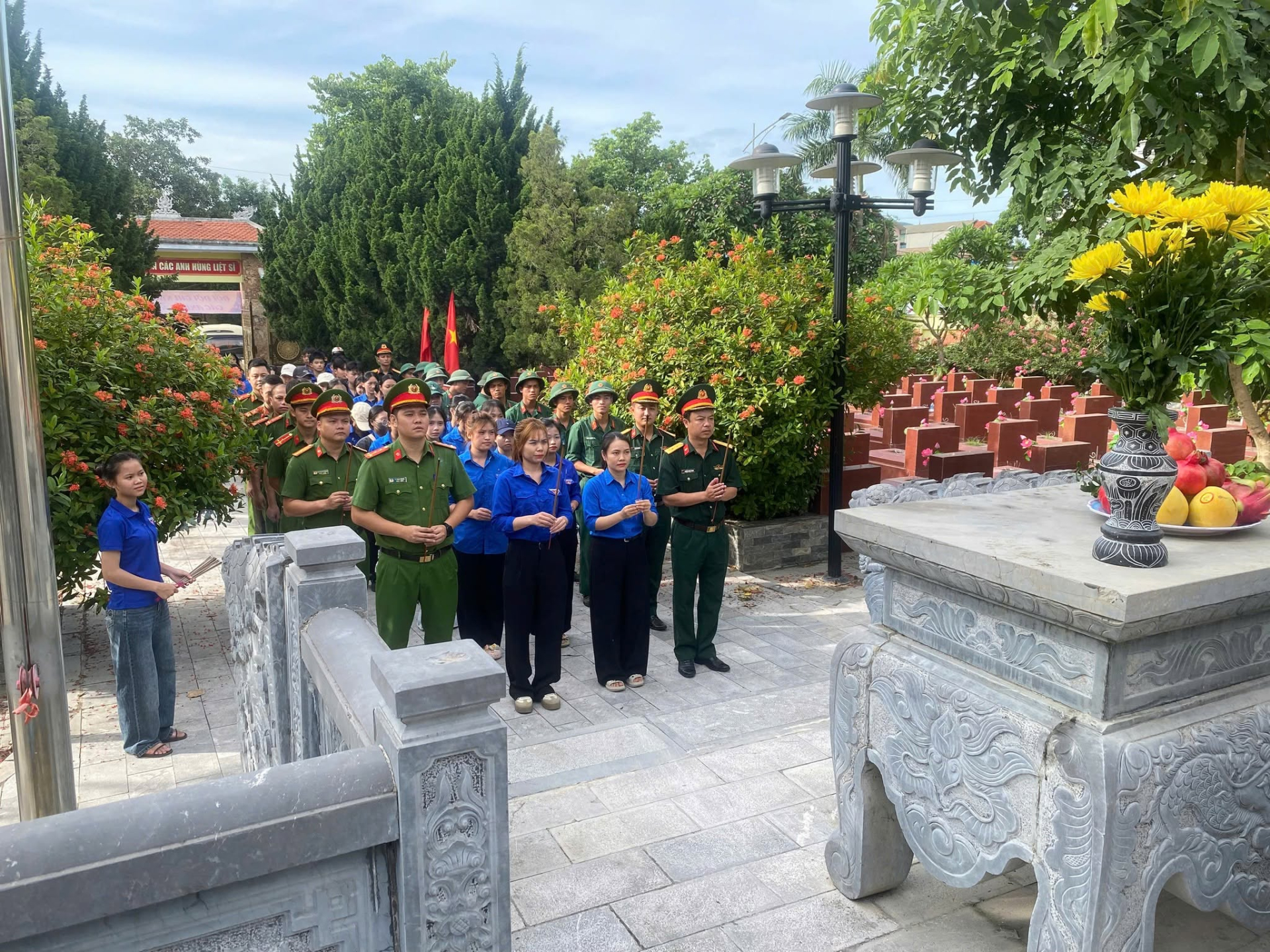 Lữ đoàn xe tăng 201 tích cực tham gia các hoạt động "Uống nước nhớ nguồn - đền ơn đáp nghĩa" 