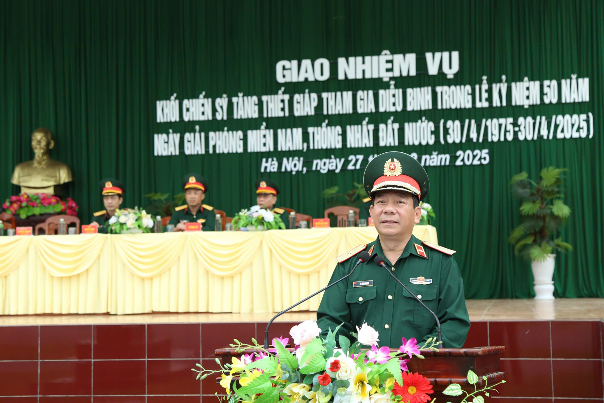 Kiểm tra, giao nhiệm vụ cho đại đội chiến sĩ Tăng thiết giáp Thực hiện nhiệm vụ A50