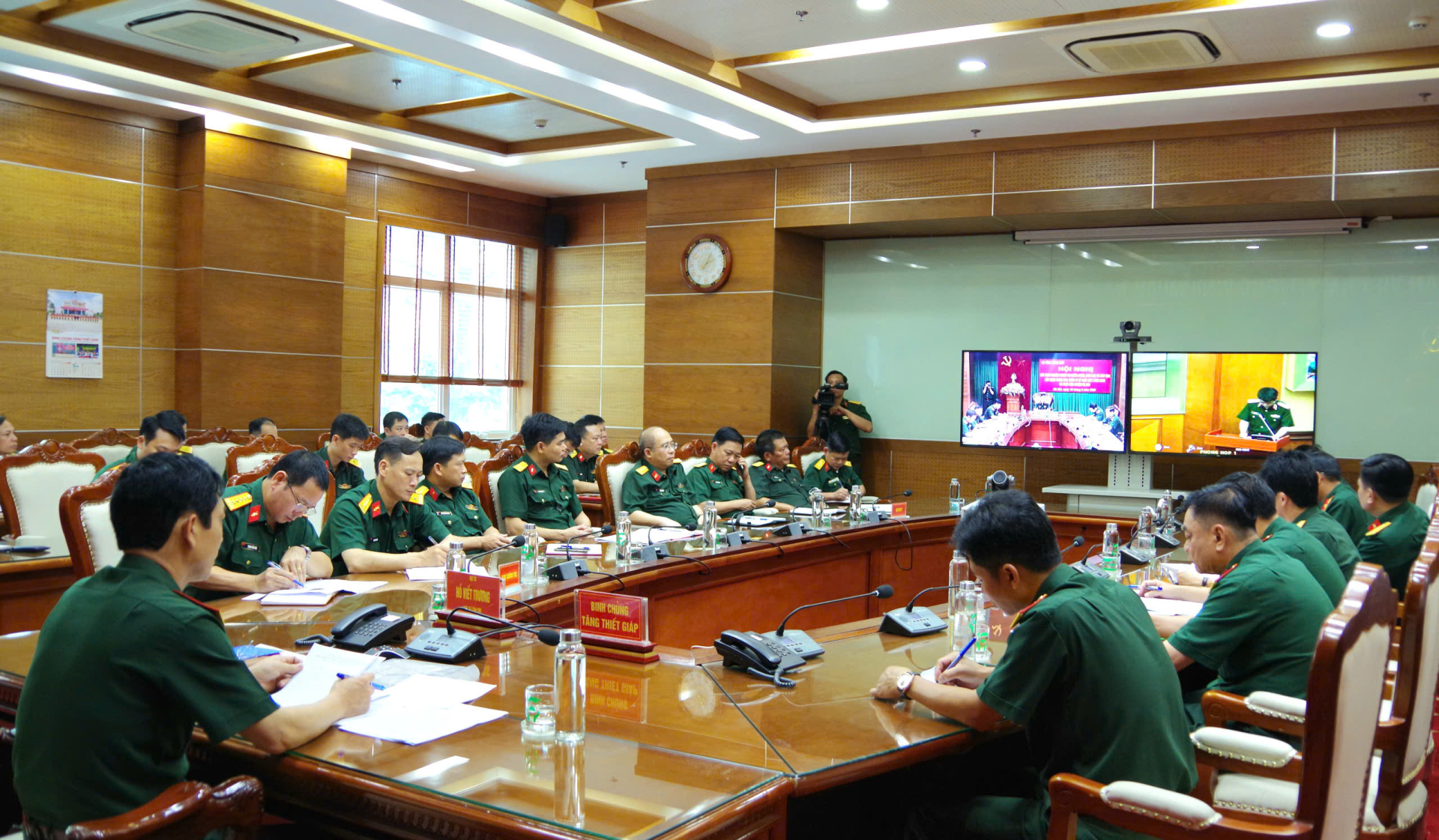 Tham dự Hội nghị trực tuyến rút kinh nghiệm nhiệm vụ huấn luyện, xây dựng chính quy, quản lý kỷ luật quý I năm 2025 và thực hiện nhiệm vụ A50