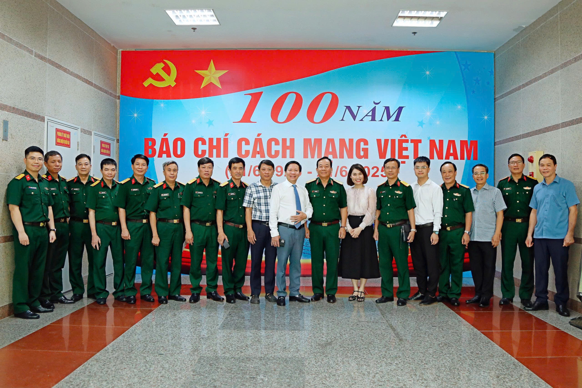 Trang trọng, đầm ấm gặp mặt các cơ quan báo chí  nhân kỷ niệm 100 năm Ngày báo chí Cách mạng Việt Nam tại Bộ Tư lệnh Binh chủng Tăng thiết giáp 