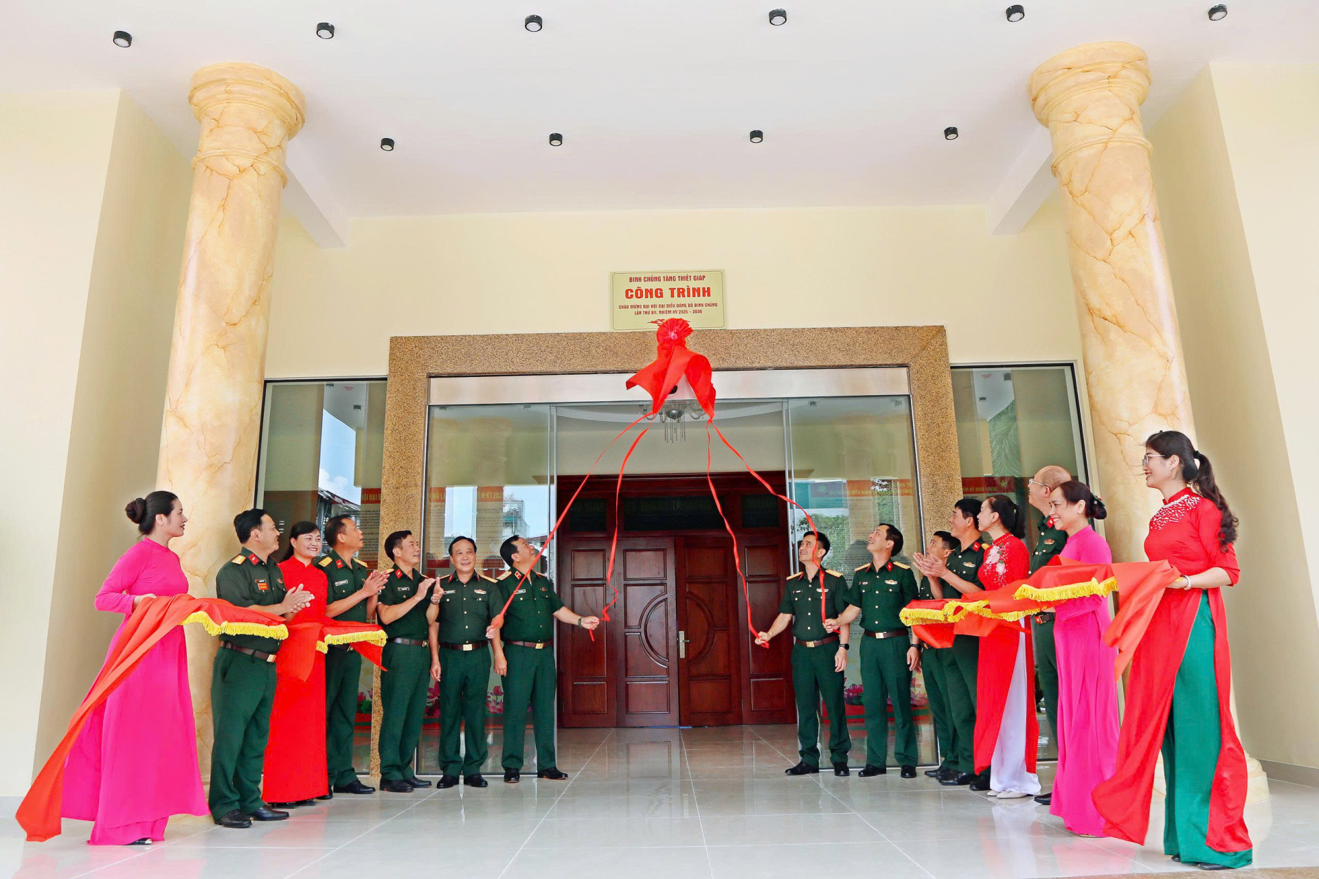 Gắn biển công trình, Khai trương sân bóng đá mini  và tổ chức giao lưu thi đấu thể thao  chào mừng Đại hội Đại biểu Đảng bộ Binh chủng lần thứ XII