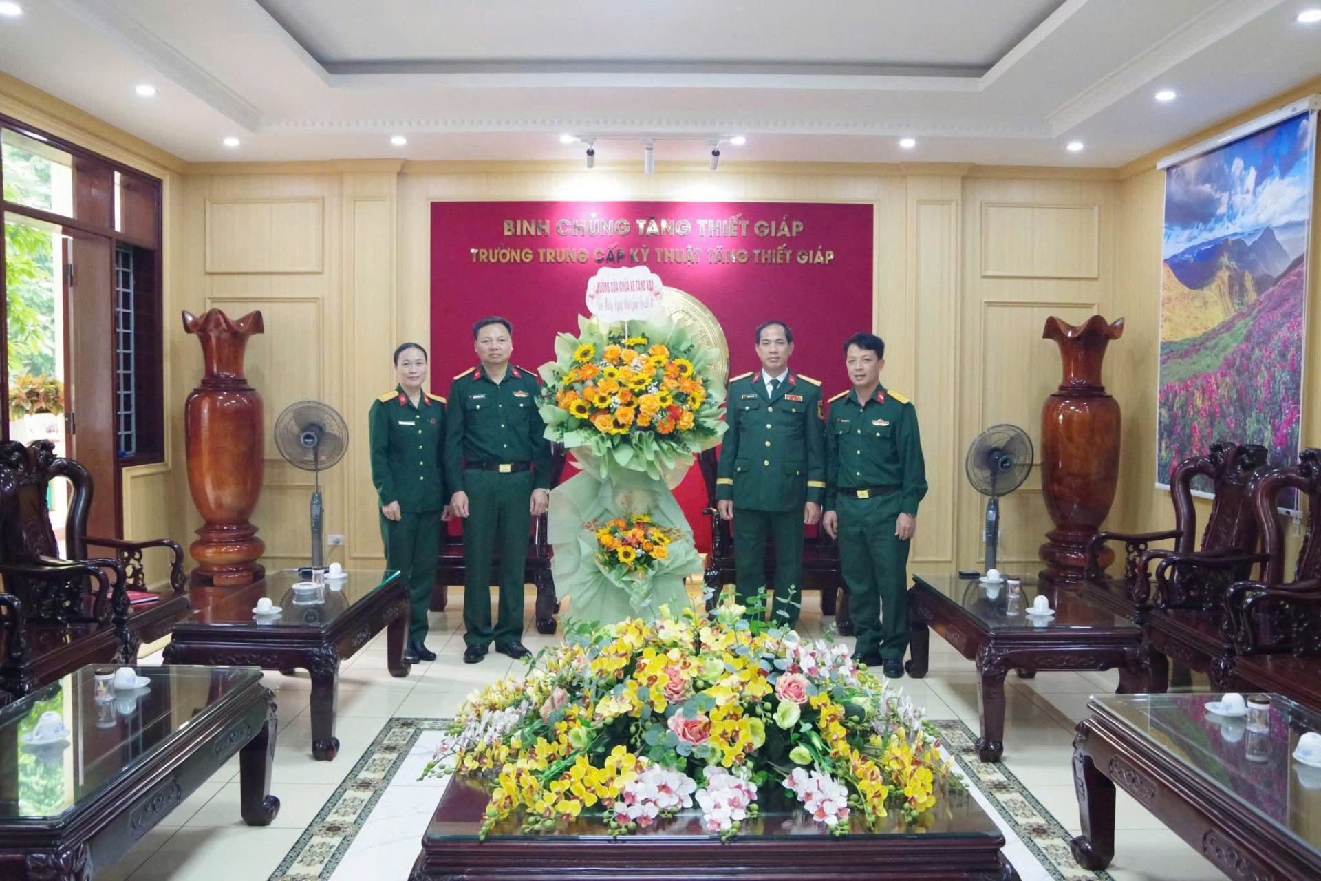 Xưởng sửa chữa xe tăng X32 tham gia ngày hội Đại đoàn kết 18/11 và chúc mừng các nhà trường nhân ngày 20/11