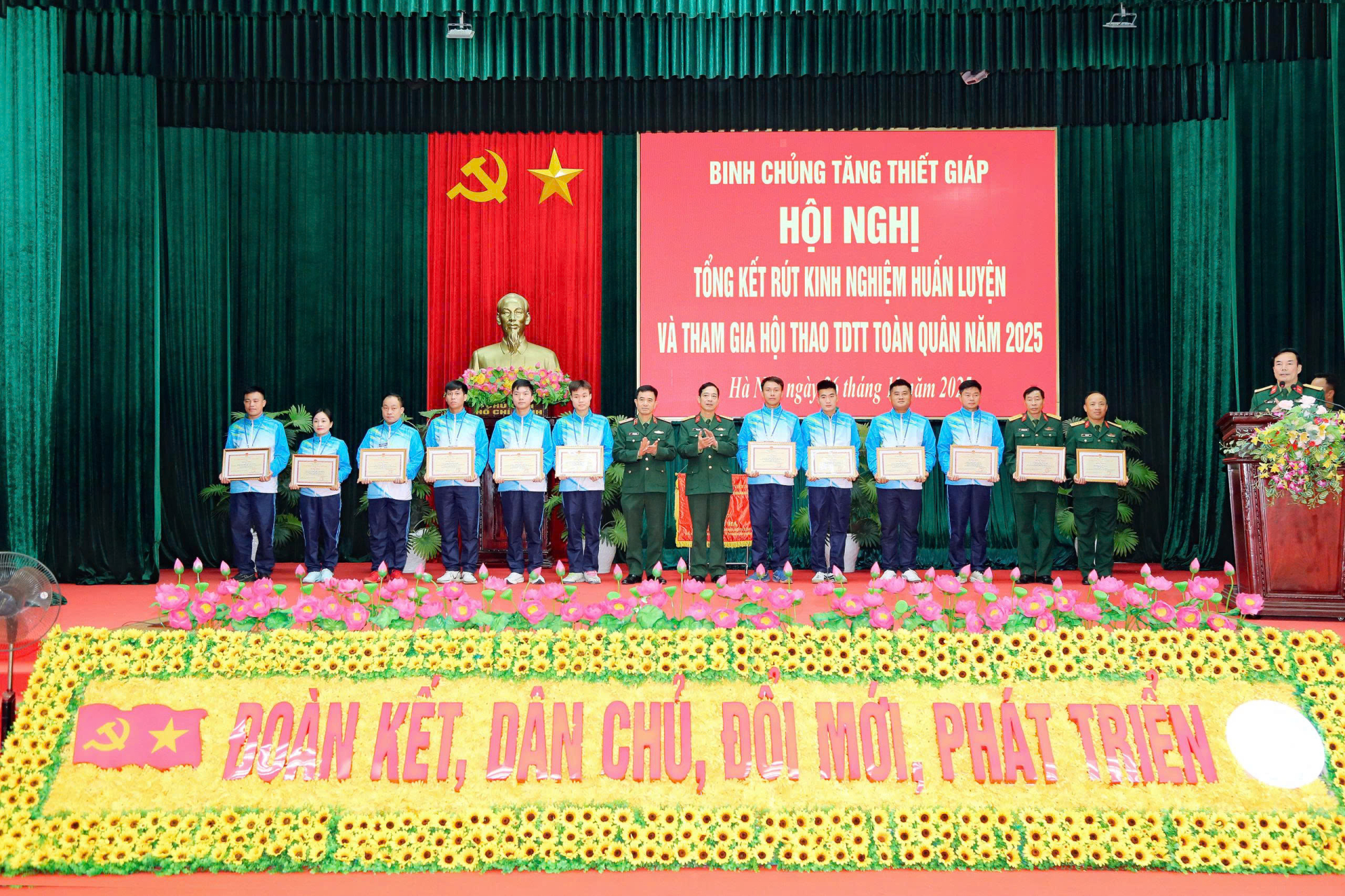 Hội nghị Tổng kết rút kinh nghiệm huấn luyện và tham gia Hội thao Thể dục thể thao toàn quân năm 2025 và giao nhiệm vụ cho Đoàn hội thao Công binh tổ chức huấn luyện, luyện tập và tham gia Hội thao Công binh toàn quân năm 2026