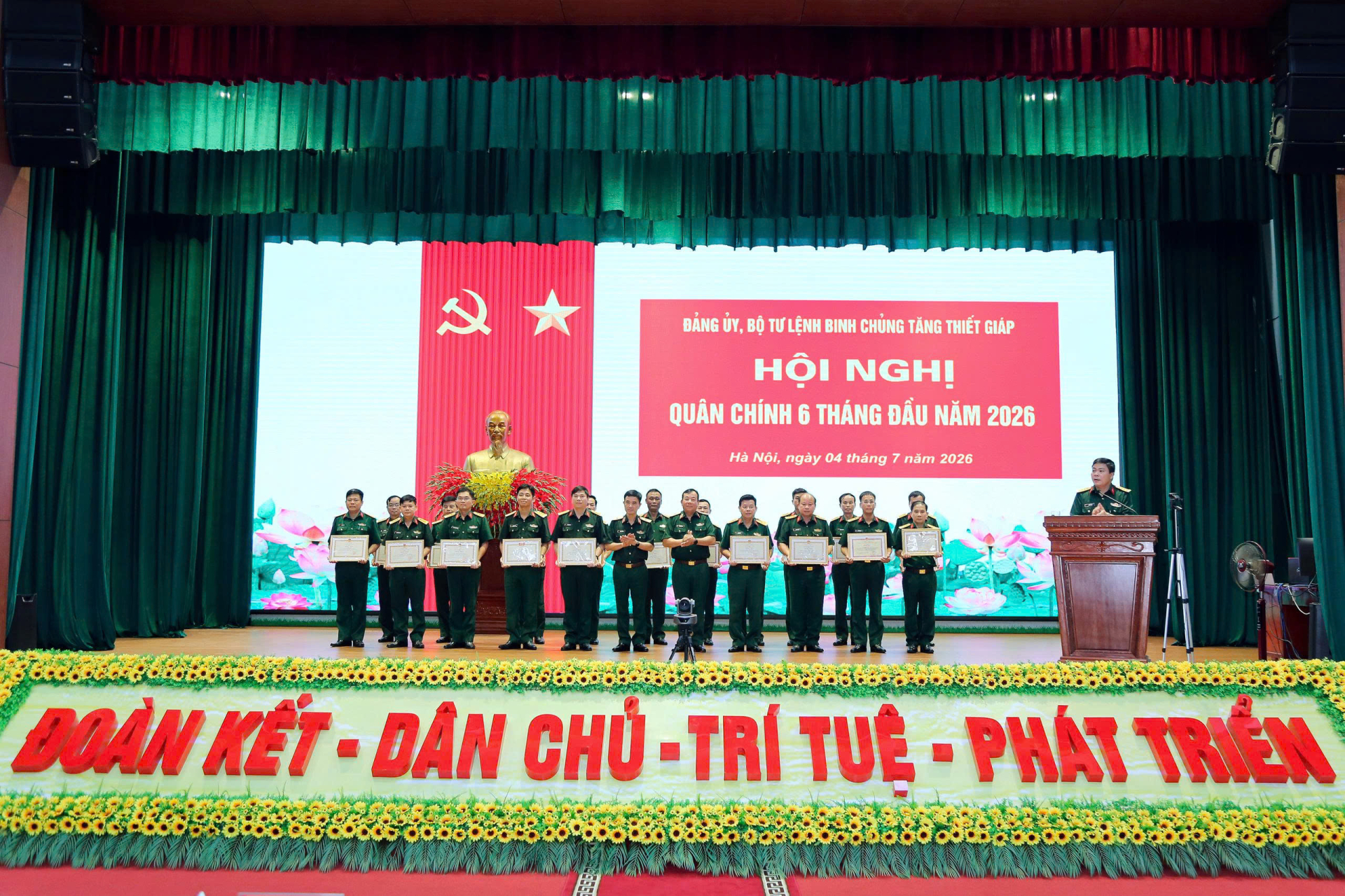 Hội nghị Quân chính Binh chủng Tăng thiết giáp 6 tháng đầu năm 2026