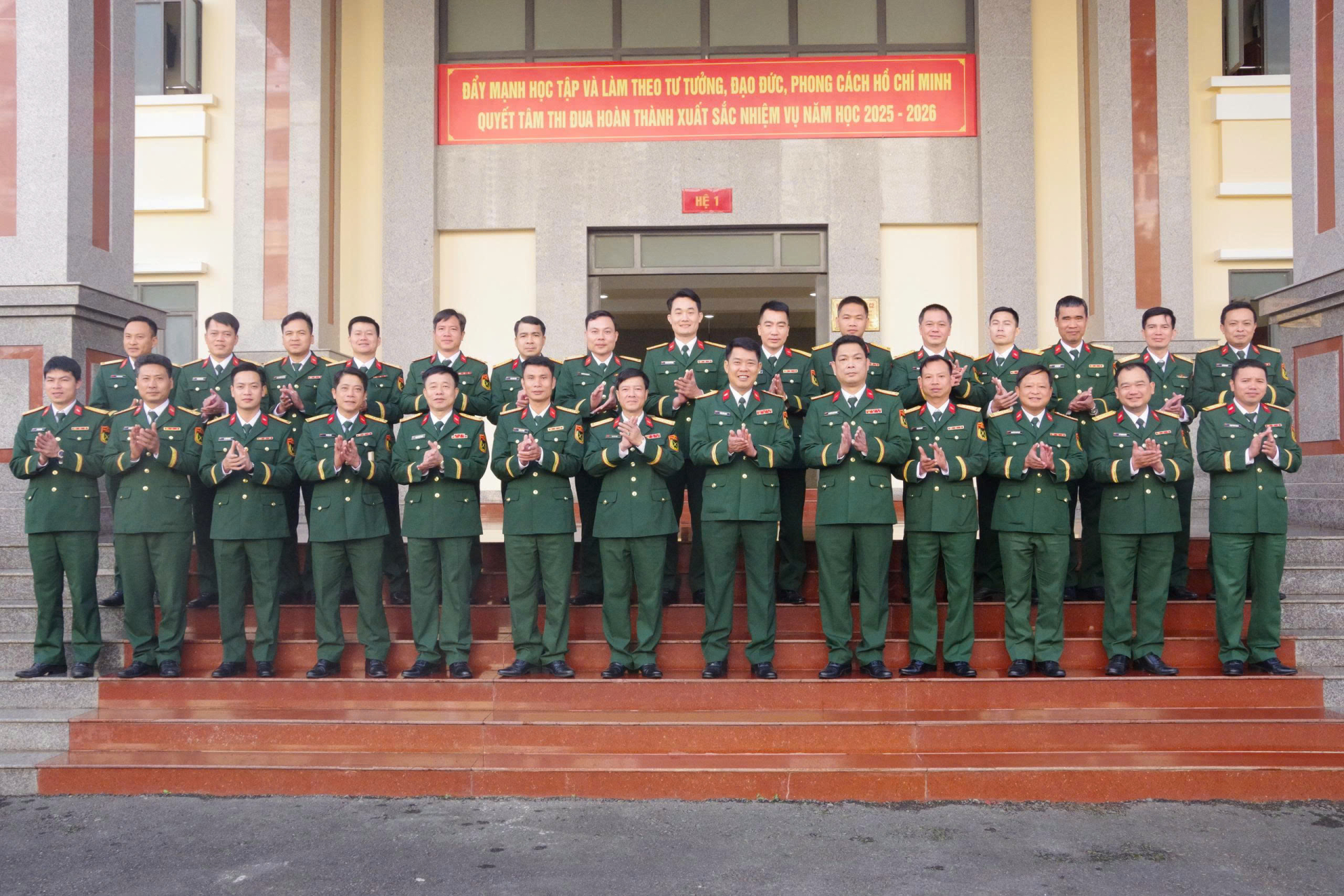 Thủ trưởng Bộ Tư lệnh Binh chủng Tăng thiết giáp thăm, động viên cán bộ Binh chủng đang học tập tại Học viện Lục quân