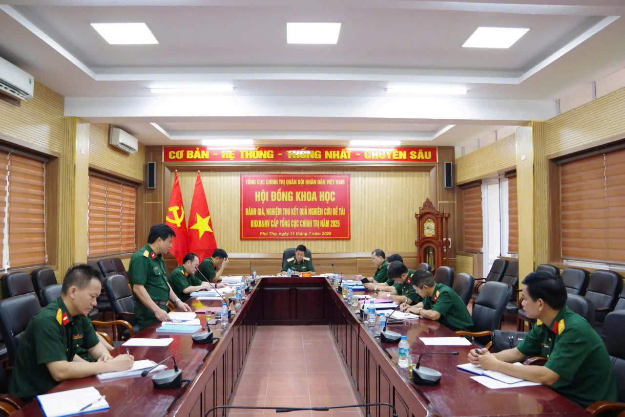 Hội đồng khoa học đánh giá, nghiệm thu đề tài KHXH&NVQS cấp Tổng cục Chính trị năm 2025 tại Trường Sĩ quan tăng thiết giáp