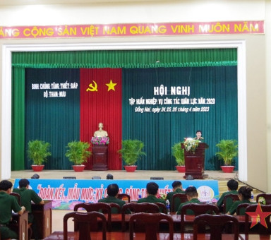 binh-chung-tang-thiet-giap-tap-huan-nghiep-vu-cong-tac-quan-luc-nam-2023