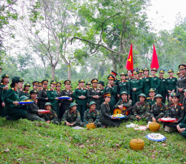 doan-can-bo-phu-nu-quan-doi-nhan-dan-lao-tham-quan-giao-luu-trao-doi-kinh-nghiem-nghiep-vu-cong-tac-phu-nu-tai-lu-doan-xe-tang-201