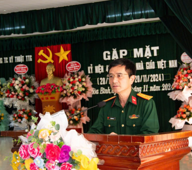 truong-trung-cap-ky-thuat-tang-thiet-giap-to-chuc-gap-mat-ky-niem-42-nam-ngay-nha-giao-viet-nam